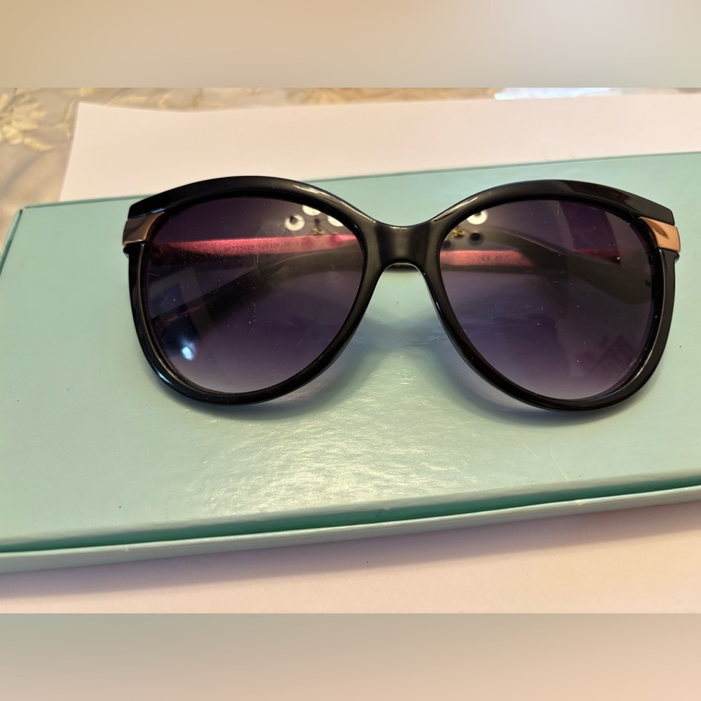 Oversized Black Sunglasses with Gradient Lenses